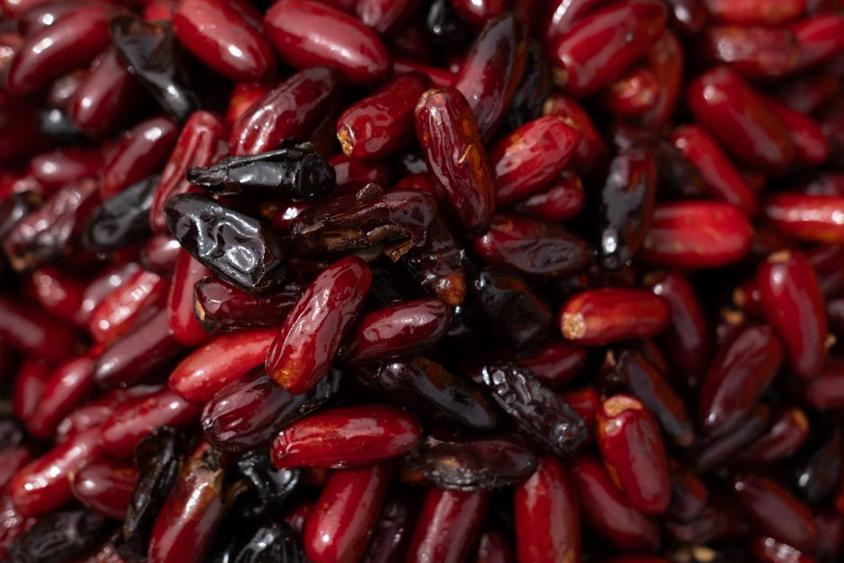 how many dates to eat