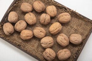 how many walnuts to eat