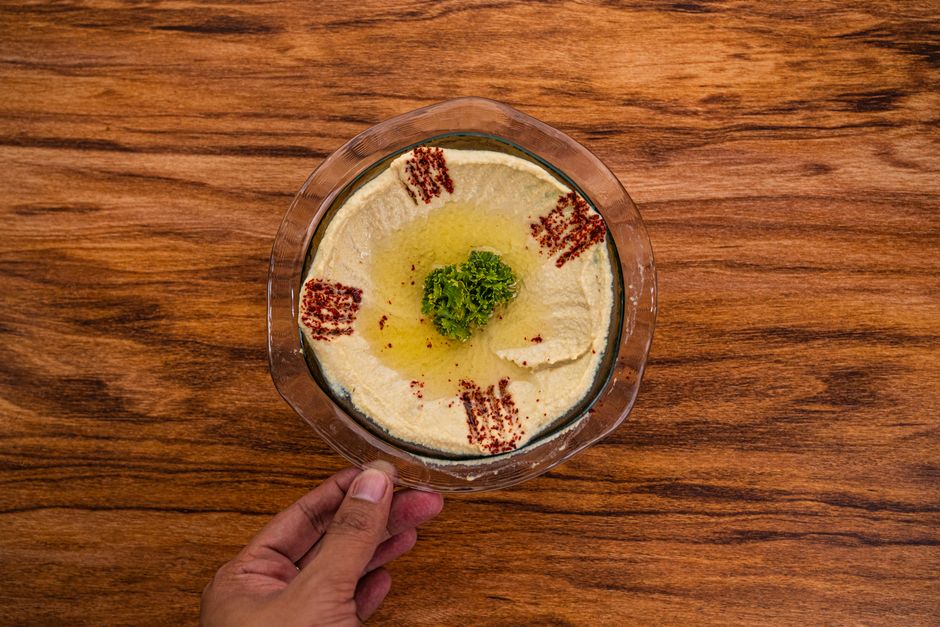 how to eat hummus for