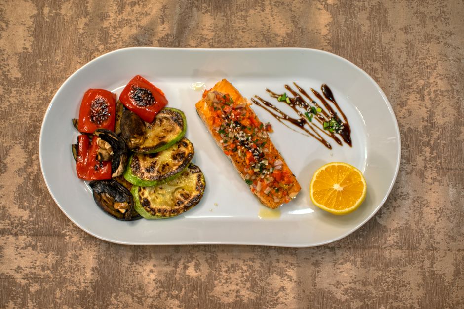 what to eat with salmon